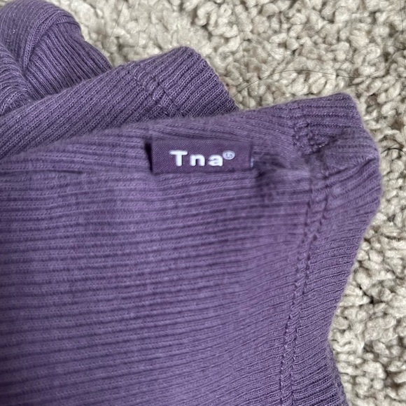 Aritzia - TNA Matching Leggings and Ribbed Tshirt - Picture 4 of 4